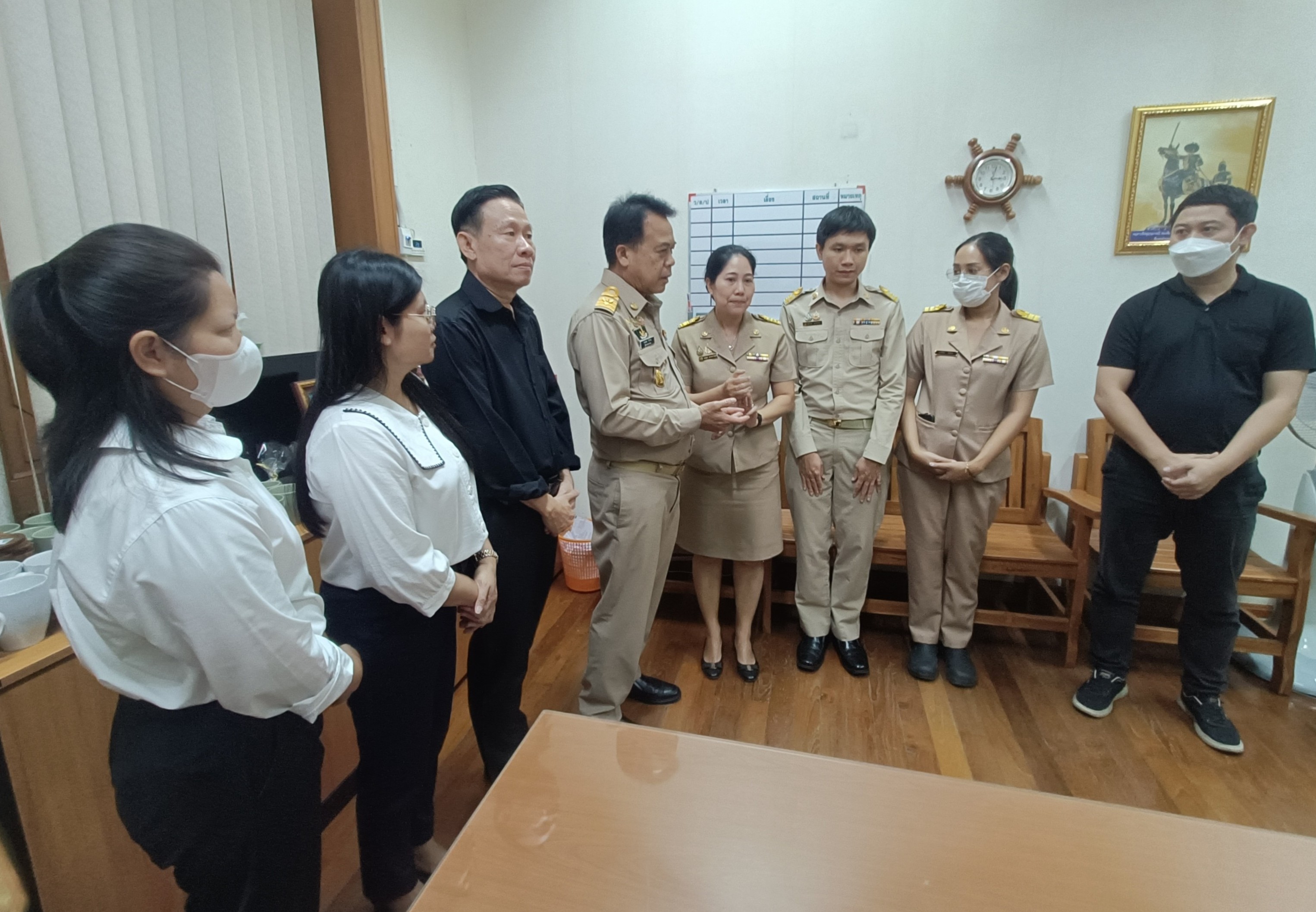 title - กลุ่มพัฒนาระบบบริหาร สำนักงานการปฏิรูปที่ดินเพื่อเกษตรกรรม (กพร. ส.ป.ก.) เข้ากราบไหว้อวยพร ขอพรผู้บริหาร สำนักงานการปฏิรูปที่ดินเพื่อเกษตรกรรม (ส.ป.ก.) เนื่องในเทศกาลขึ้นปีใหม่ 2569